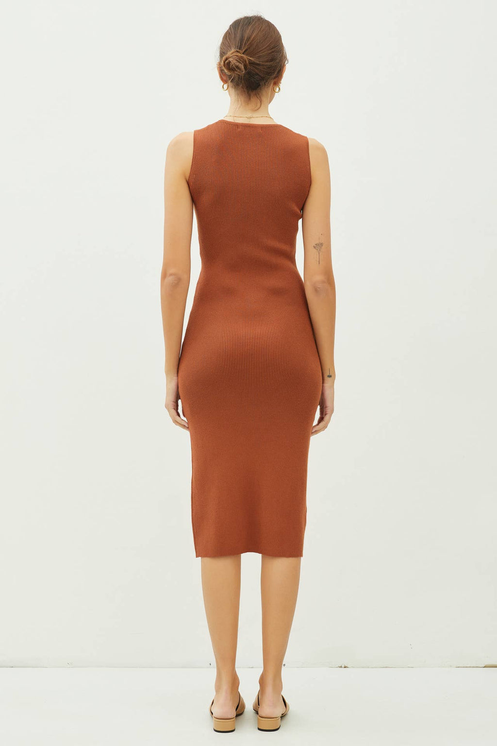 LEG SLIT BODYCON RIBBED KNIT MIDI DRESS