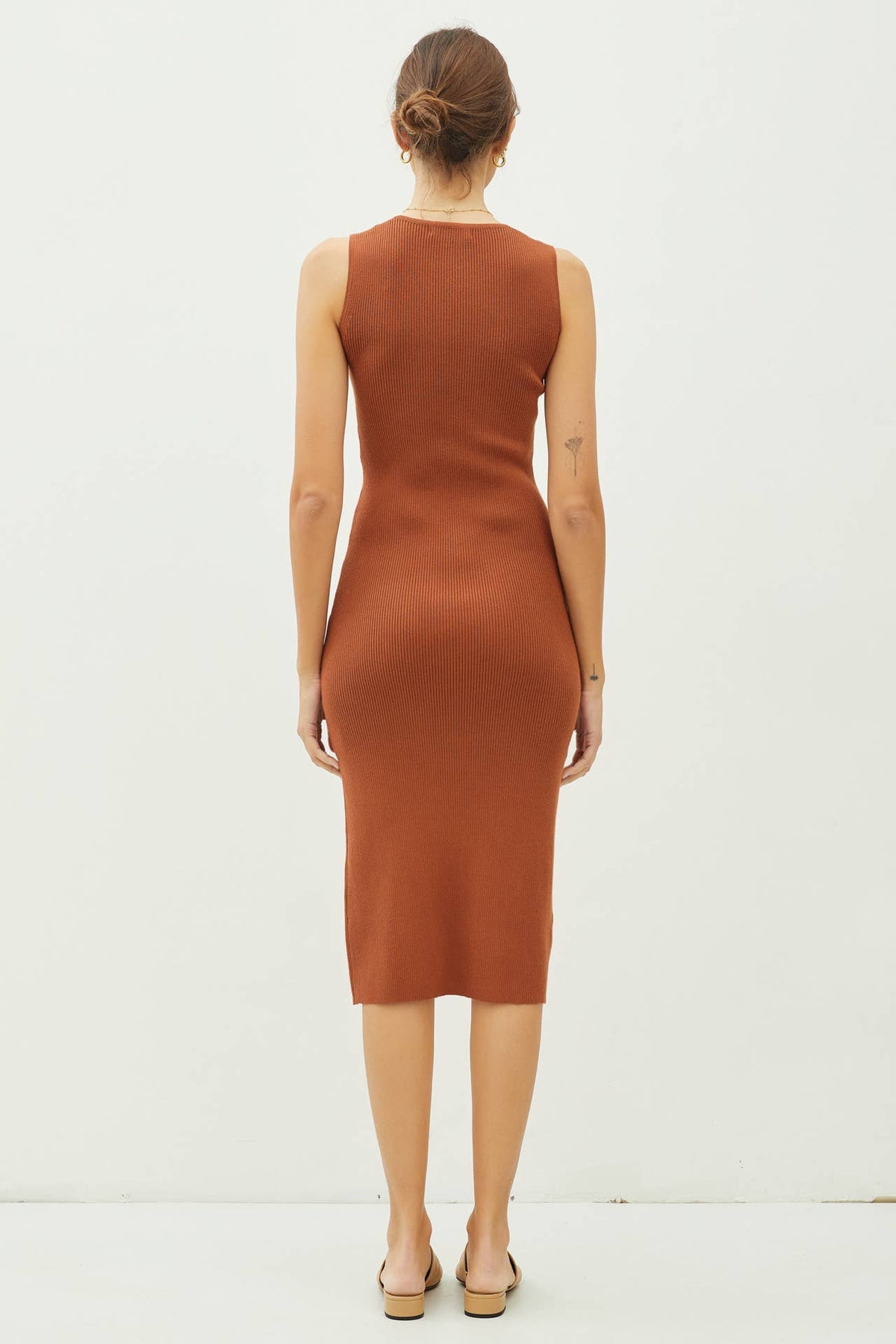 LEG SLIT BODYCON RIBBED KNIT MIDI DRESS