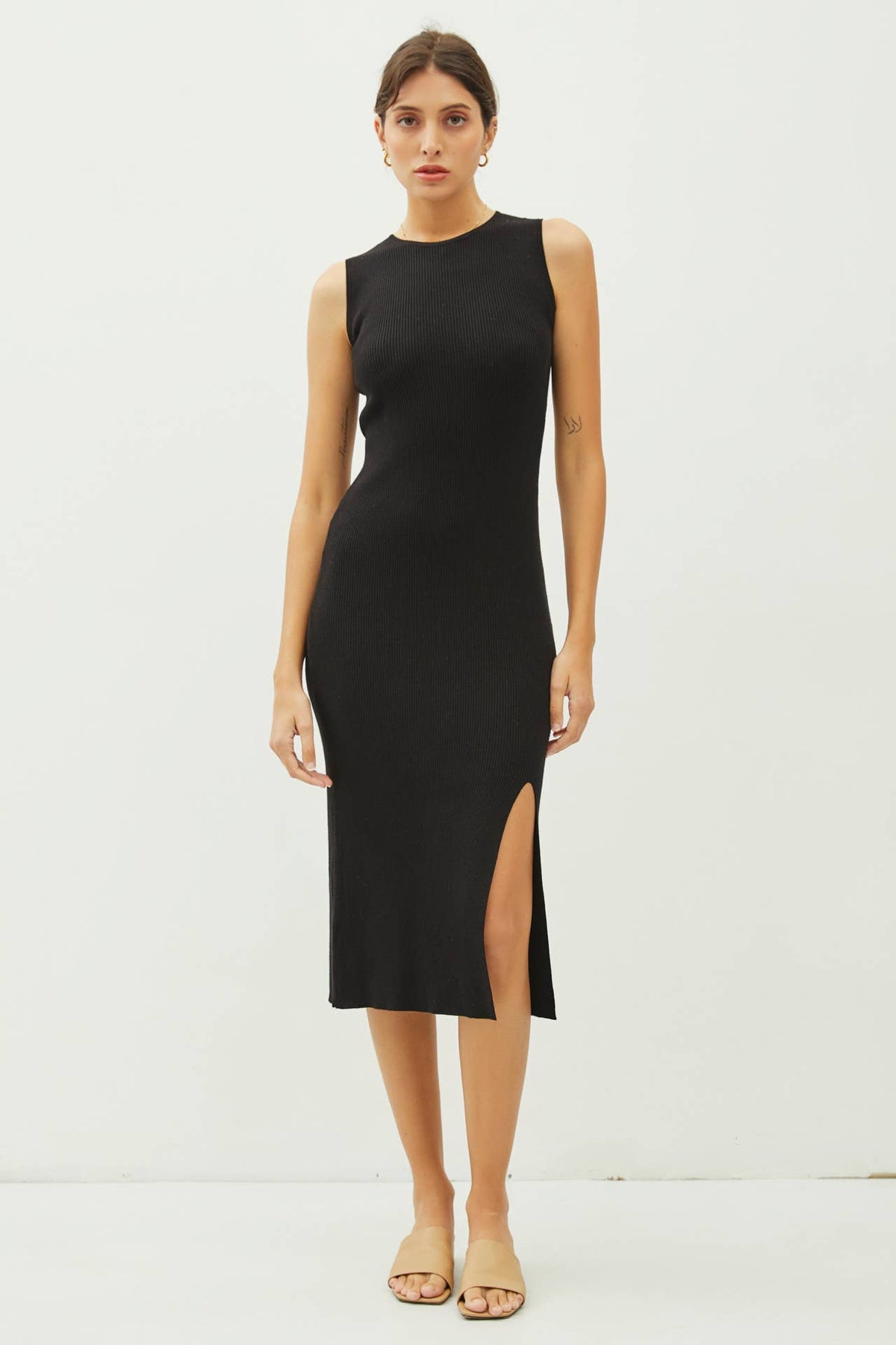 LEG SLIT BODYCON RIBBED KNIT MIDI DRESS