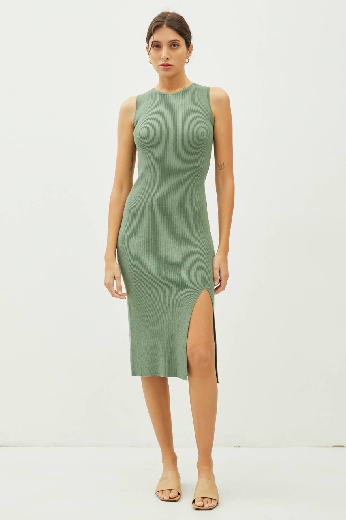 LEG SLIT BODYCON RIBBED KNIT MIDI DRESS