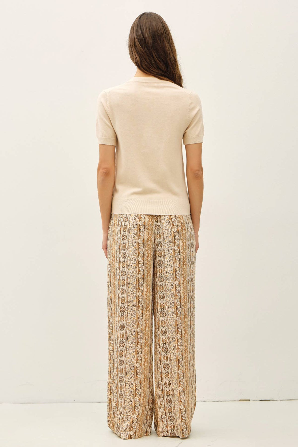 BASIC SHORT SLEEVE SWEATER TOP