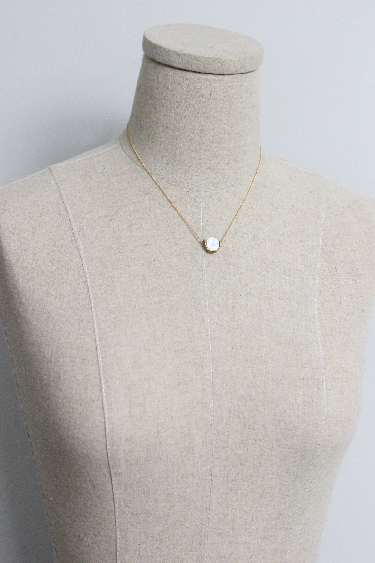 MLN116 Howlite mini geometric necklace