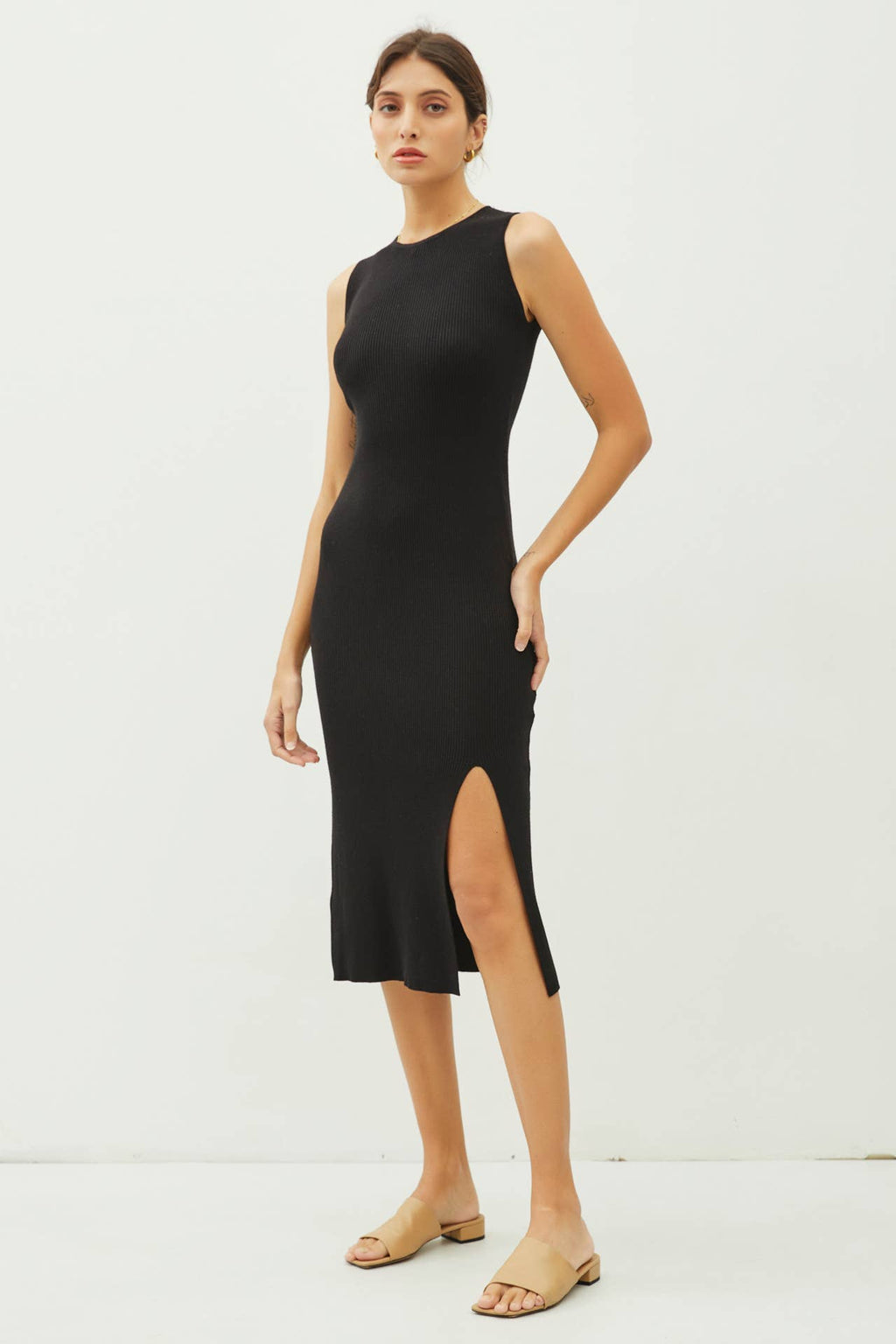 LEG SLIT BODYCON RIBBED KNIT MIDI DRESS