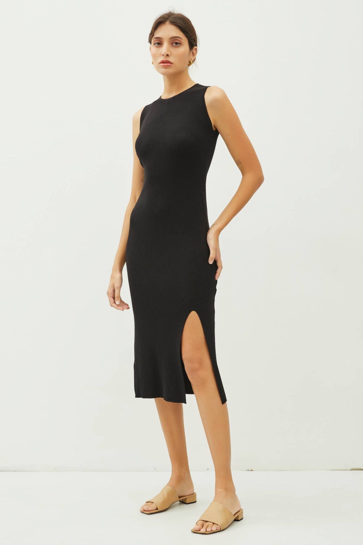 LEG SLIT BODYCON RIBBED KNIT MIDI DRESS