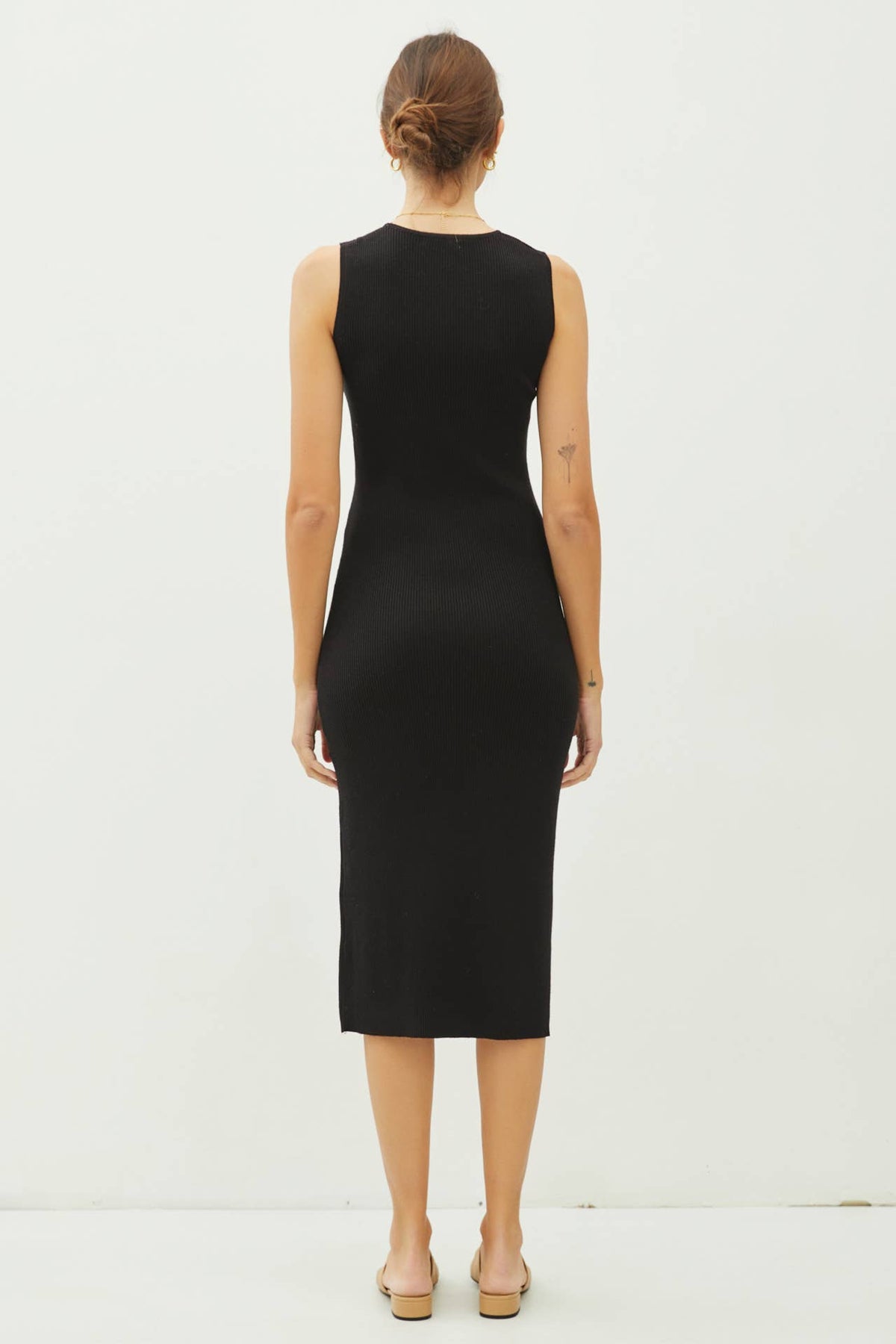 LEG SLIT BODYCON RIBBED KNIT MIDI DRESS