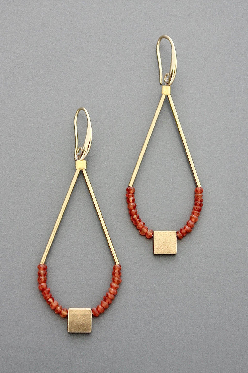 FERE90  Faceted carnelian earrings