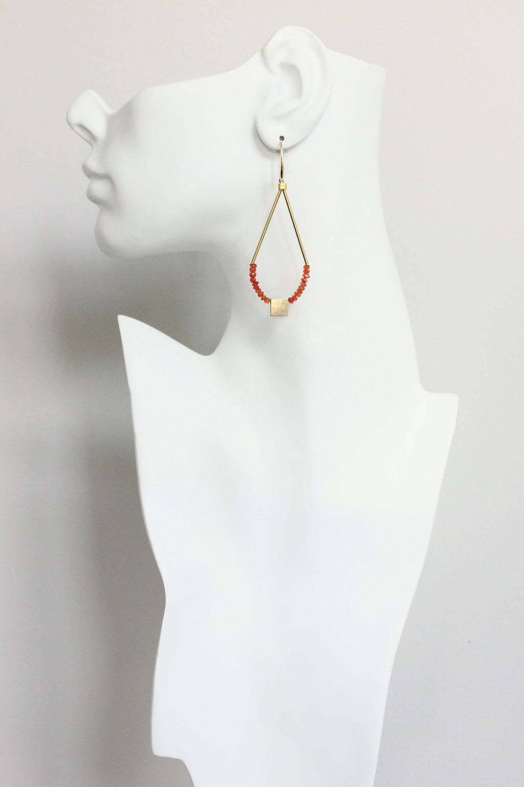 FERE90  Faceted carnelian earrings