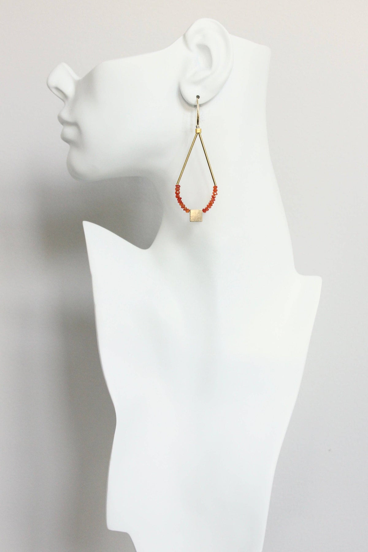 FERE90  Faceted carnelian earrings